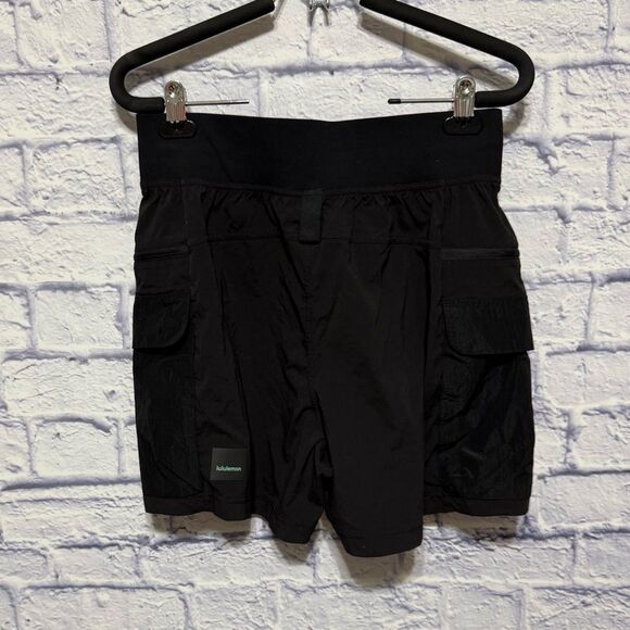 Lululemon Multi-Pocket Cargo High-Rise Hiking Short 5" Size 8 - Picture 3 of 16